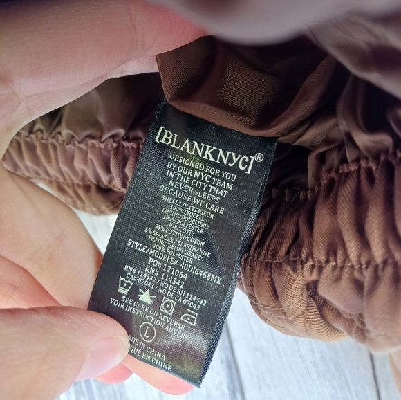 BLANK NYC Women’s Cropped Tencel Quilted Jacket Brown Size Large New With Tags - Picture 6 of 6